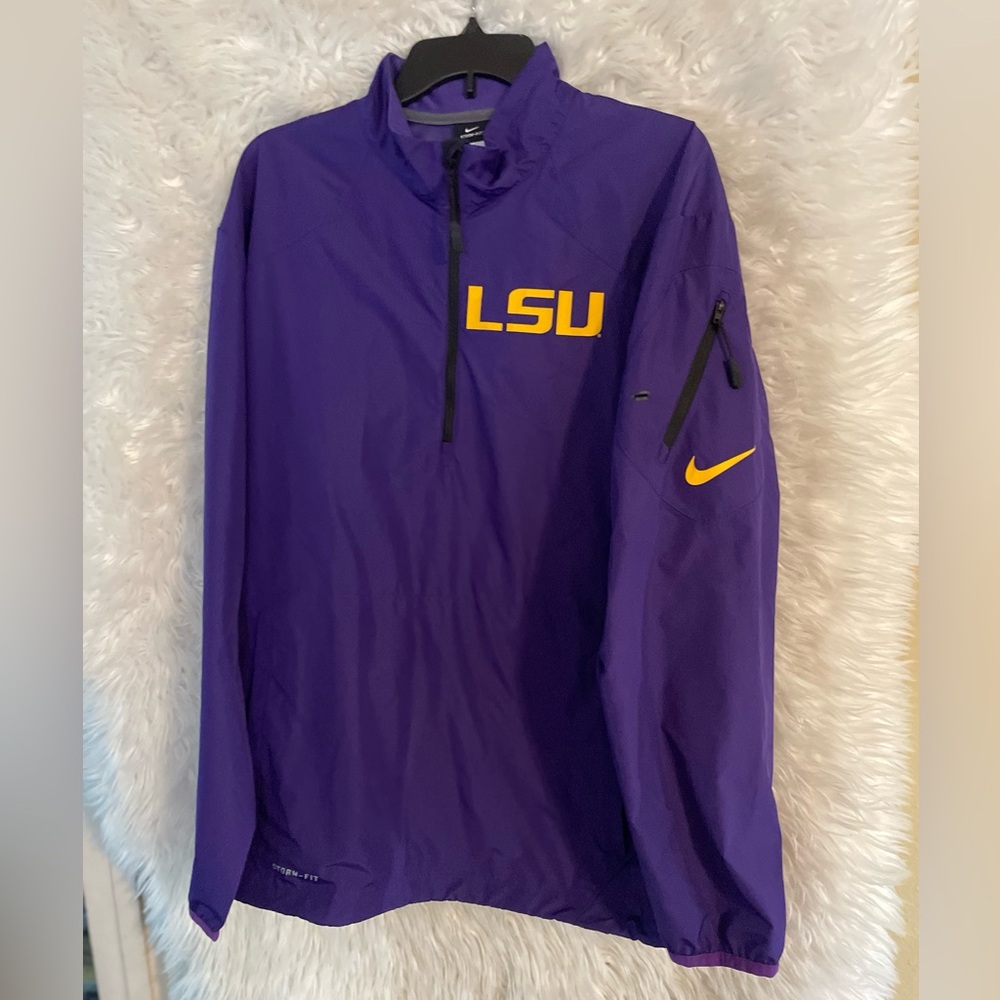 LSU Tigers Nike Storm Fit NWT 1/4 Zip Pullover Windbreaker Men’s Jacket. Medium